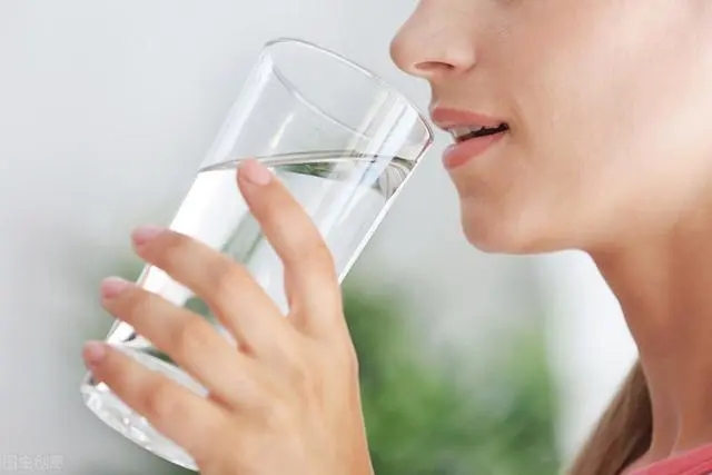 为什么中医不建议一天八杯水